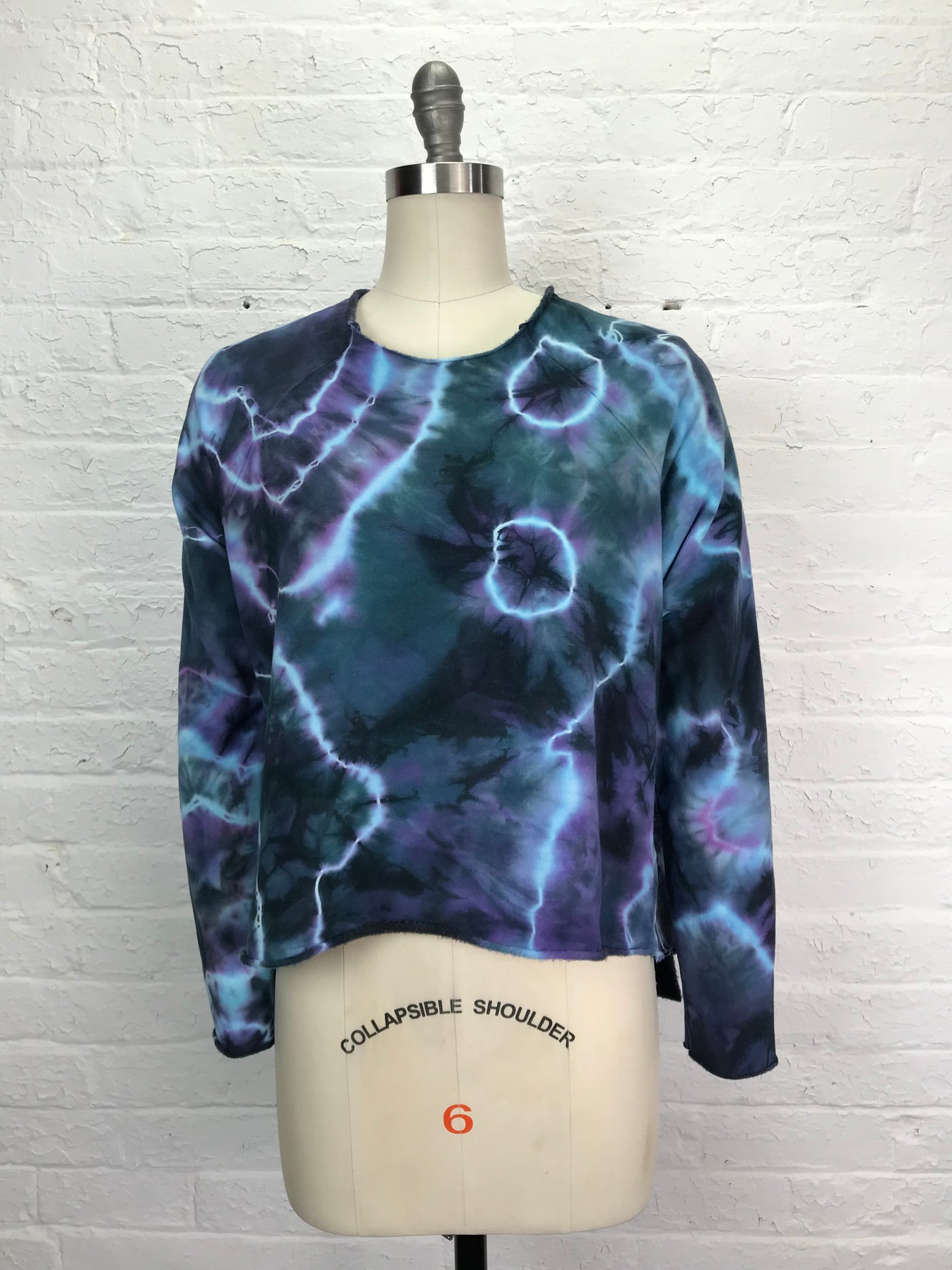 Stretch Fleece Cropped Sweatshirt in Blue Marble