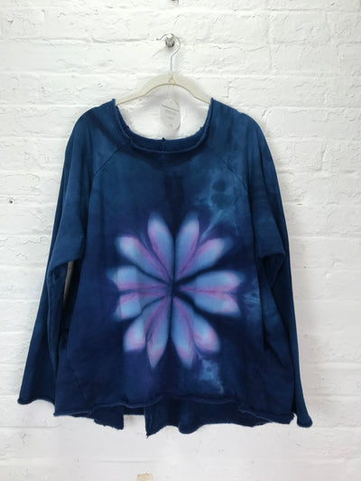 Fleece Raglan Sweatshirt in Blueberry Blossom with Pockets