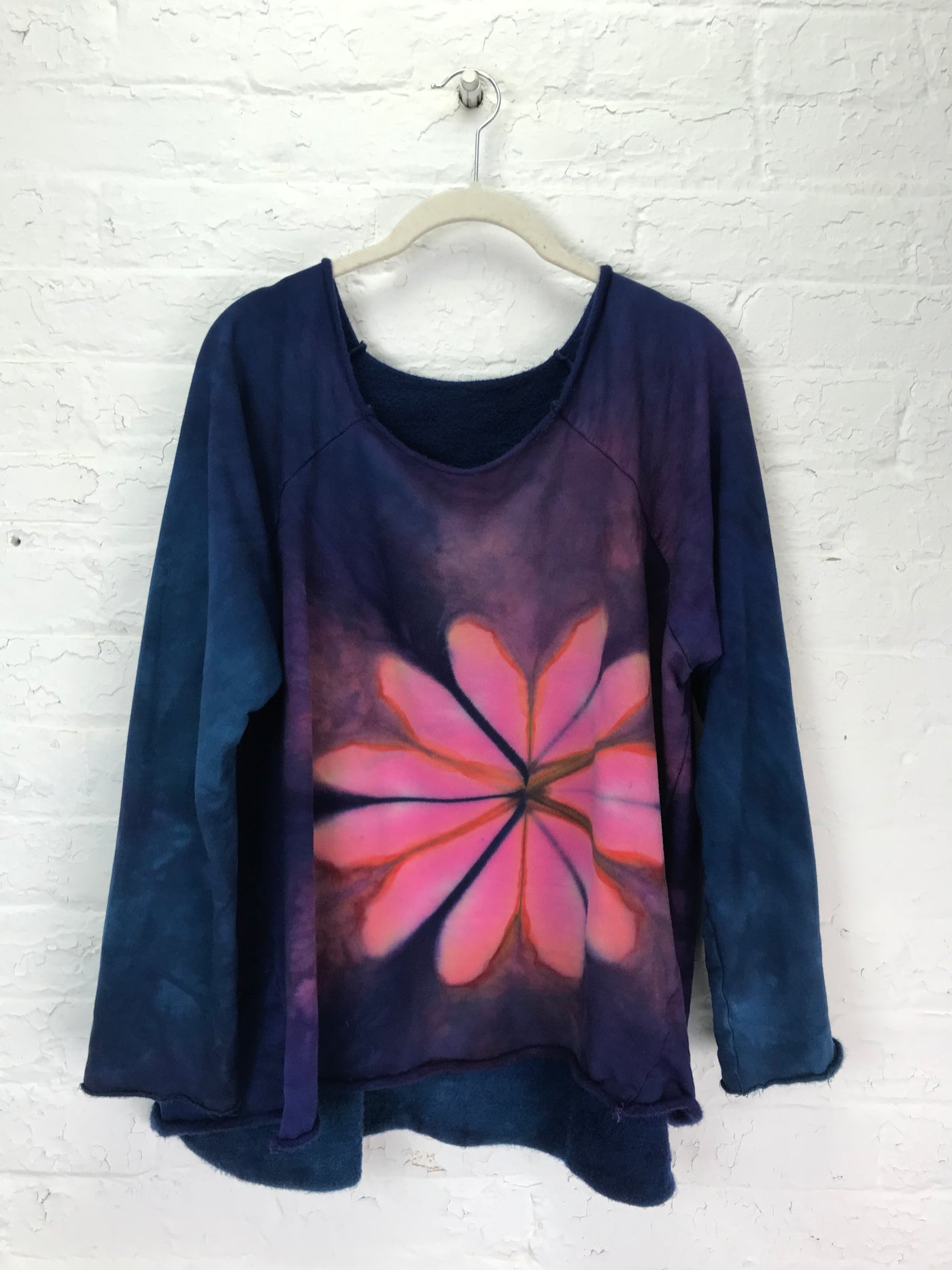 Fleece Raglan Sweatshirt in Glowing Pink Petunia