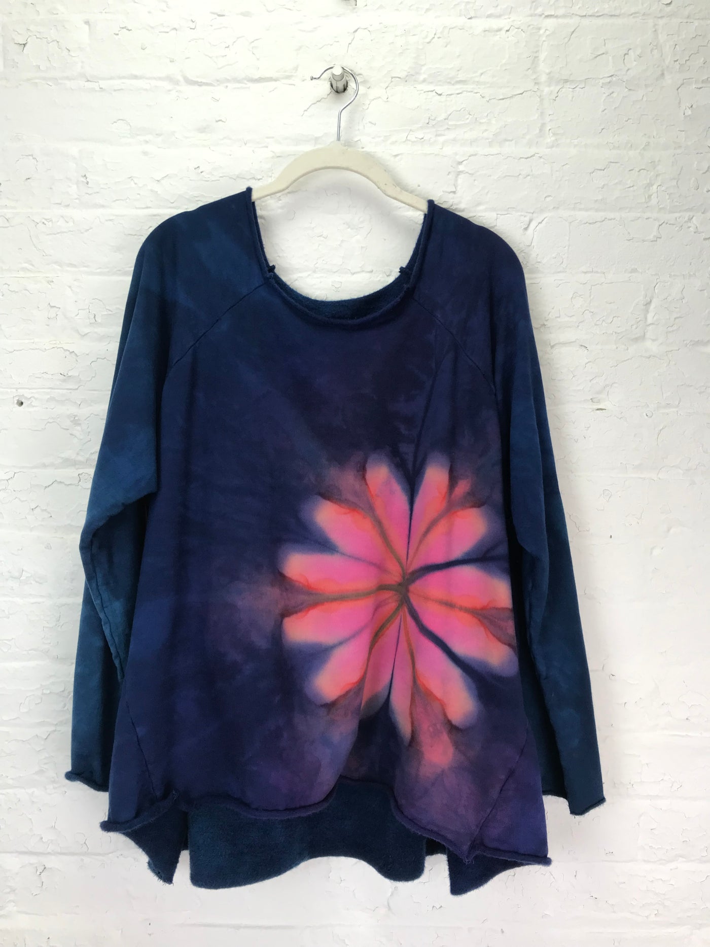 Fleece Raglan Sweatshirt in Glowing Pink Petunia