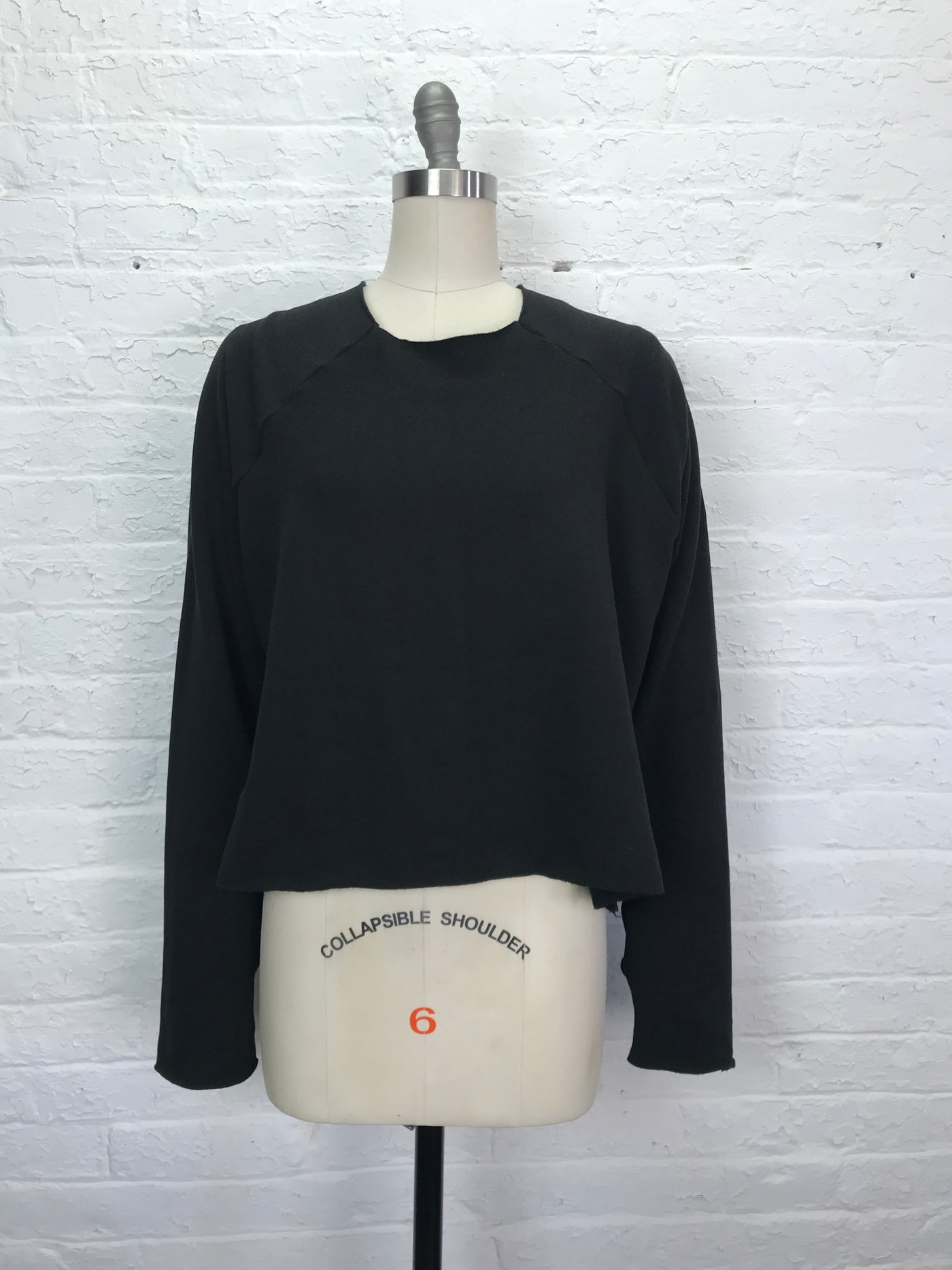 Cropped Fleece Raglan Sweatshirt in Jet Black - Medium