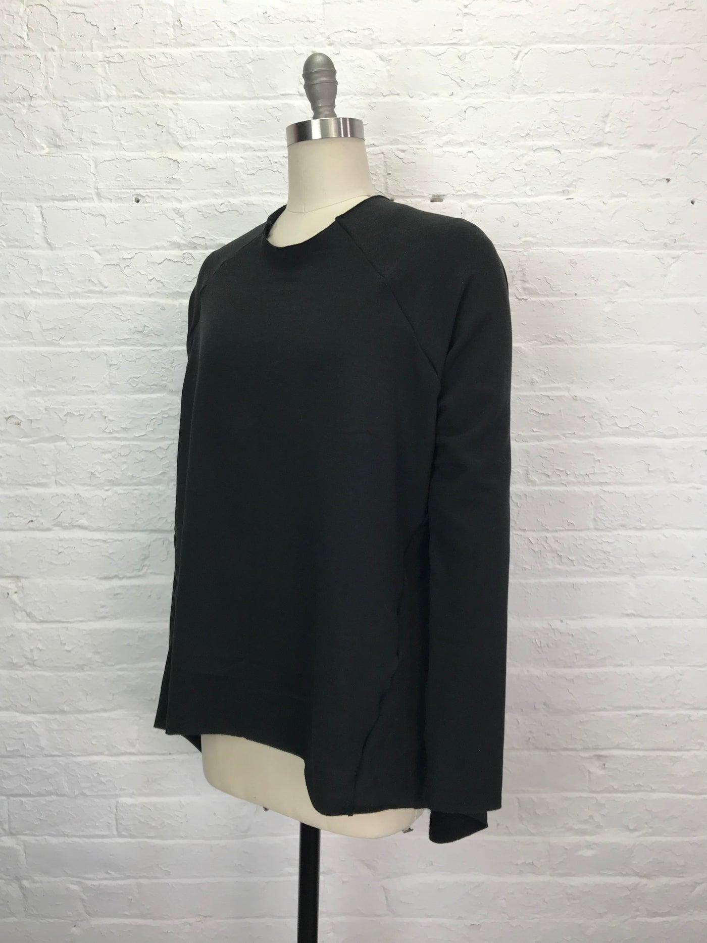 Fleece Raglan Sweatshirt in Jet Black