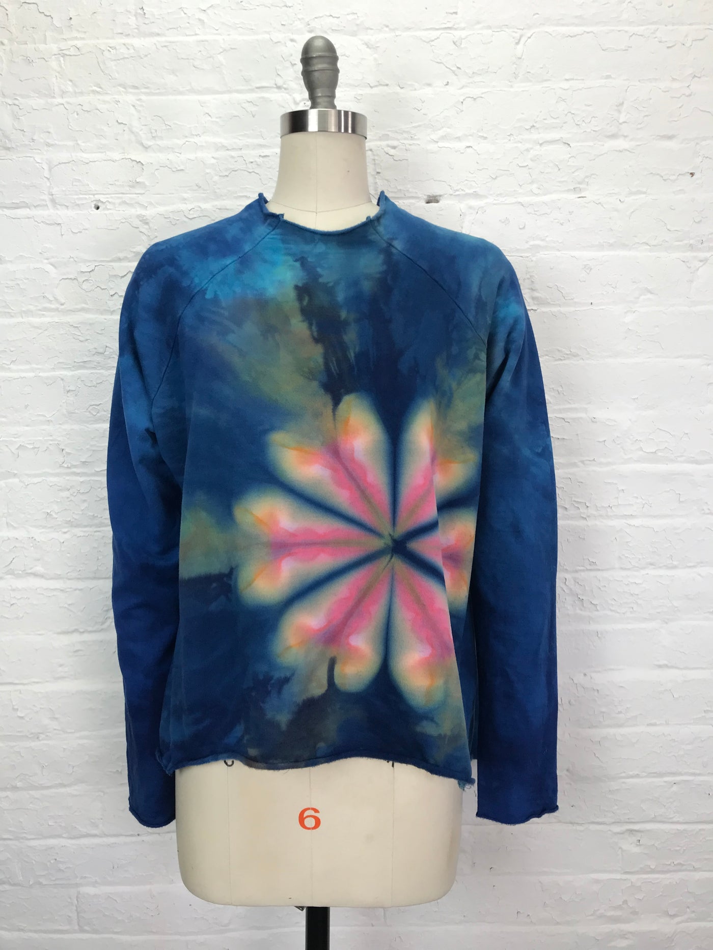 Fleece Raglan Sweatshirt in Mountain Blossom