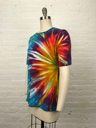 Short Sleeve Top in Rainbow Hibiscus - Medium