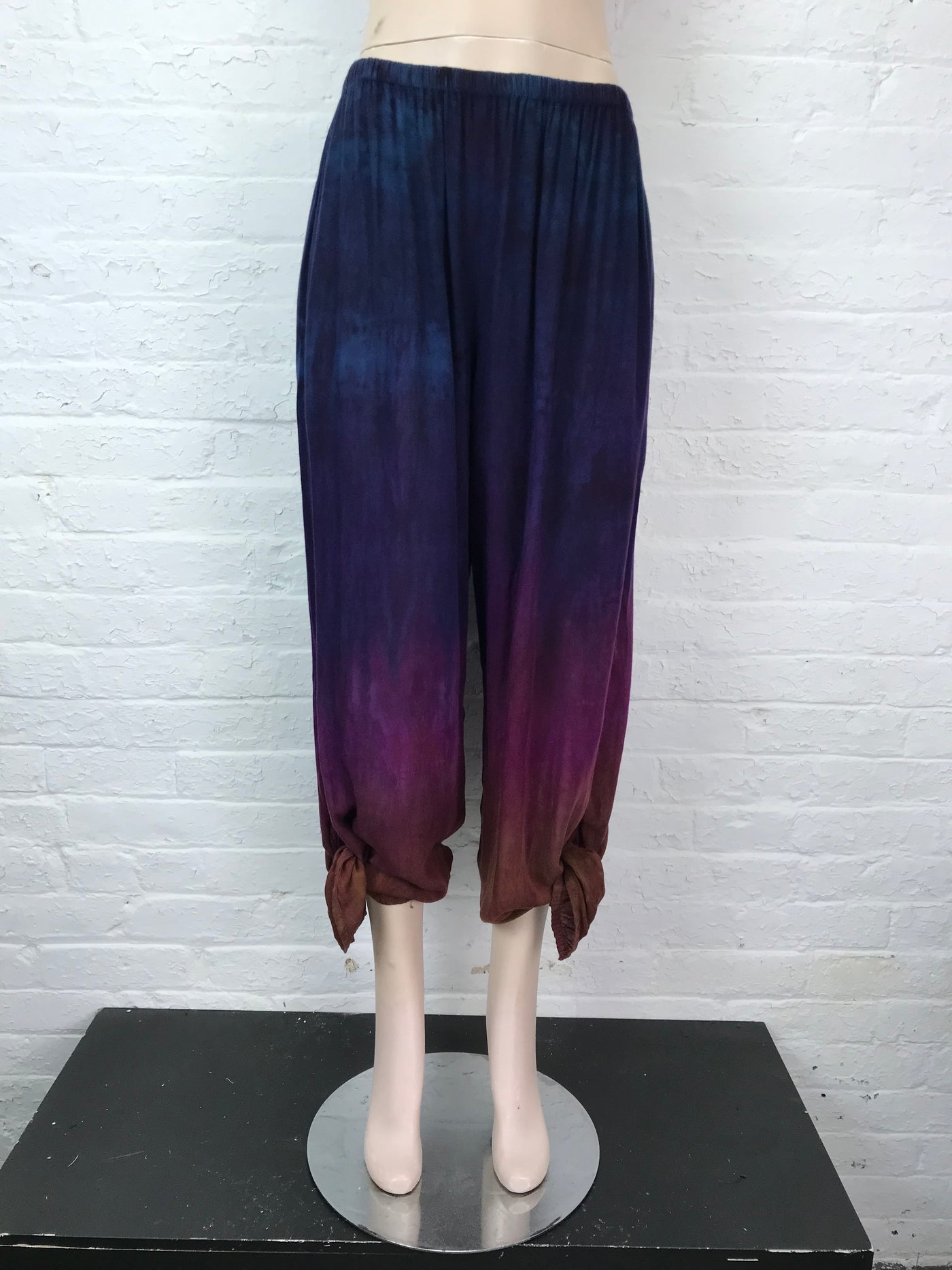 Straight Leg Pant with Side Slit in Iridescent Dawn - Large