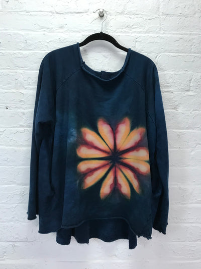 Fleece Raglan Sweatshirt in Peach Pop Chrysanthemum with Pockets