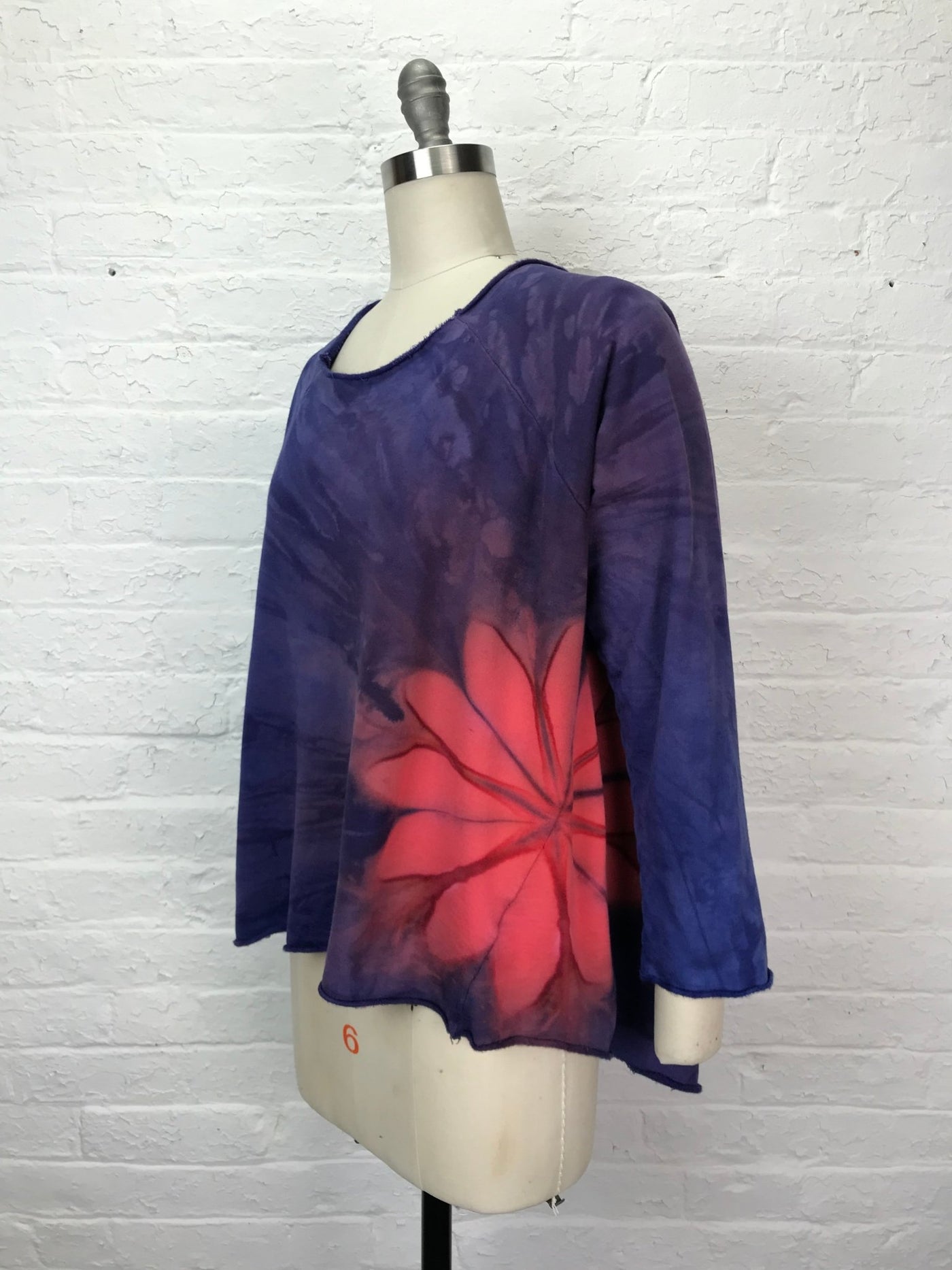 Fleece Raglan Sweatshirt in Red Daisy - Medium - Cloud Candy