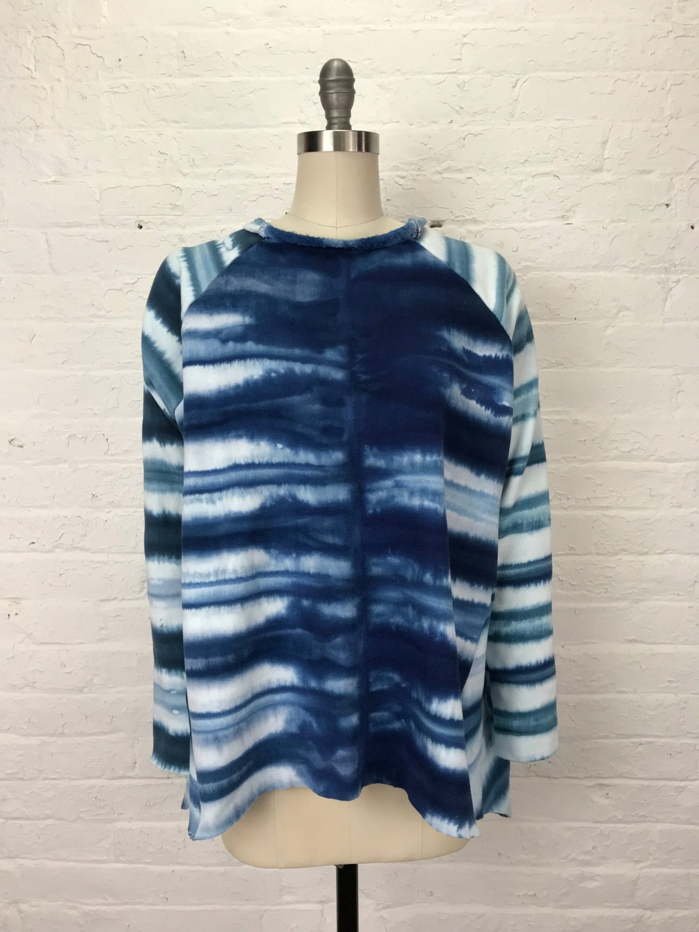 Heavyweight Fleece Raglan Sweatshirt in Navy Stripe - One Size - Cloud Candy