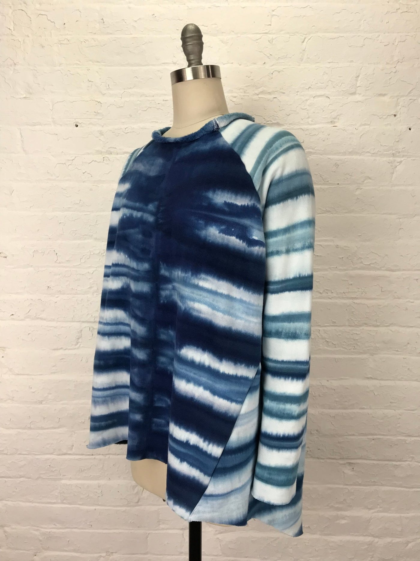 Heavyweight Fleece Raglan Sweatshirt in Navy Stripe - One Size - Cloud Candy