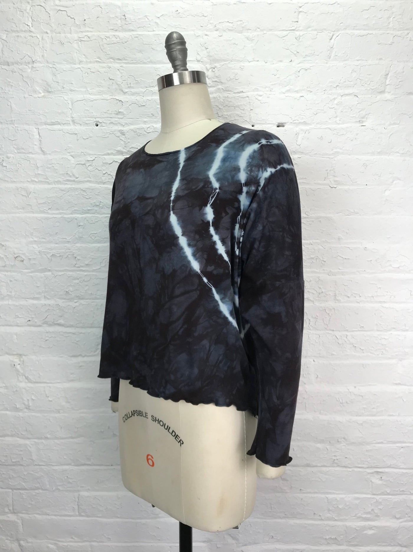 Juni Long Sleeve Petite Top in Warm Charcoal Geode - One Size - Cloud Candy