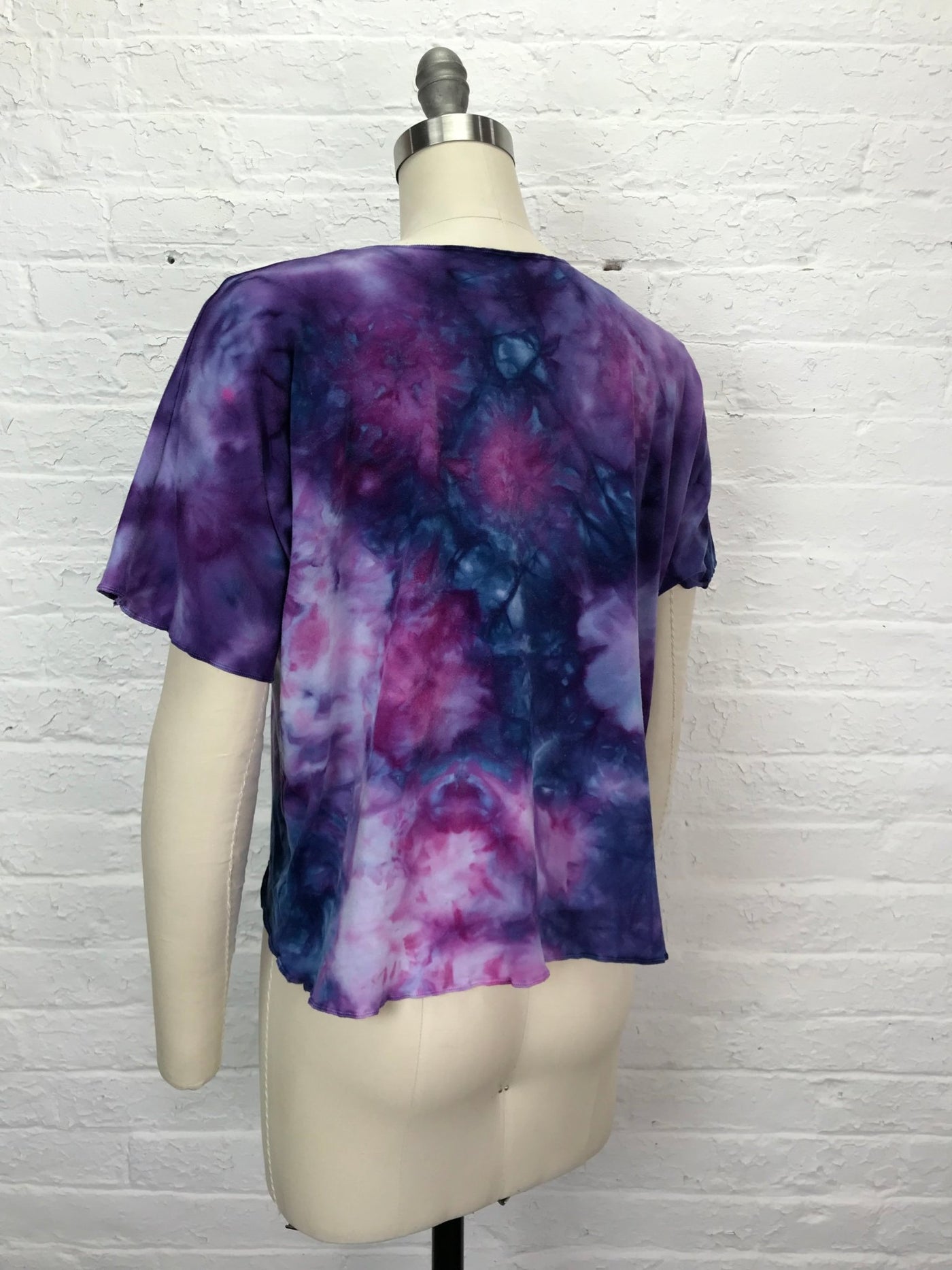 Juni Short Sleeve Petite Top in Bouquet of Asters - Cloud Candy