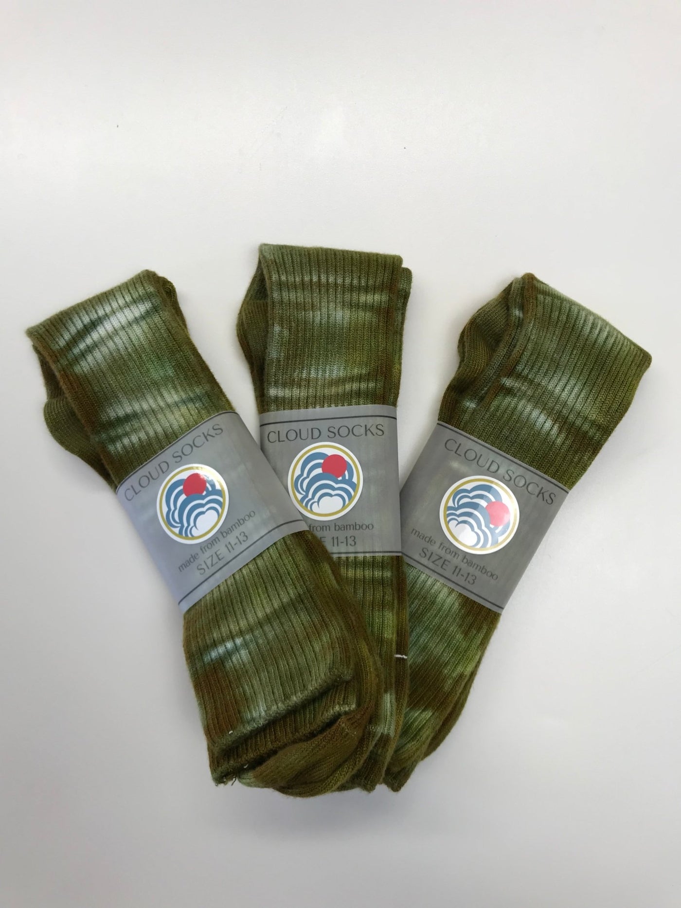 Men's Bamboo Crew Socks in Olive - Cloud Candy