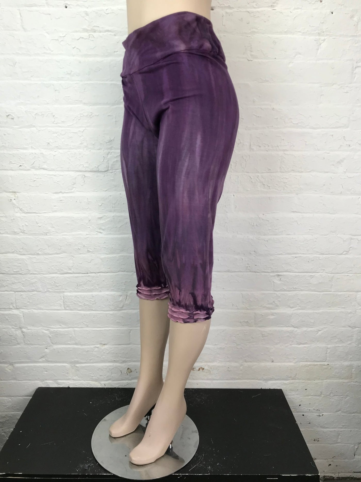 Ruffled Capri Leggings in Lilac Ombré - Extra Large - Cloud Candy
