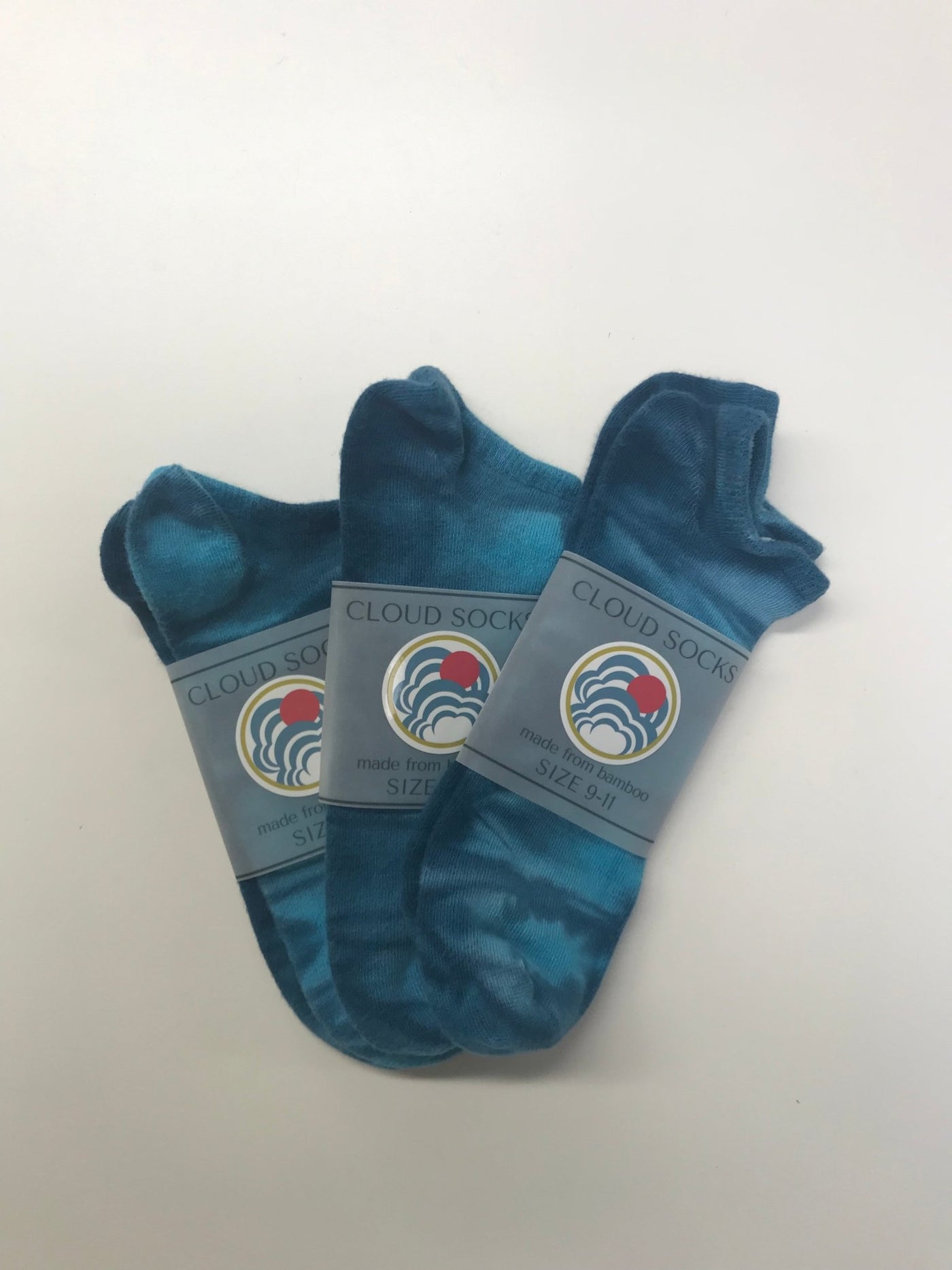 Women's Bamboo Footie Socks in Caribbean Sky - Cloud Candy